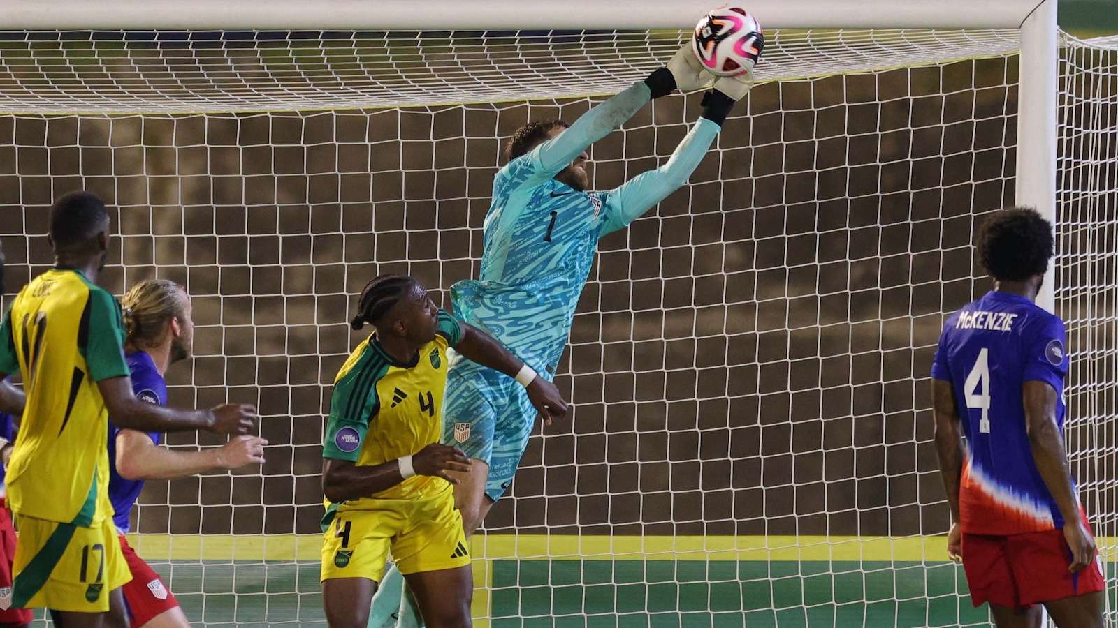 隊長齊聚 隊長齊聚